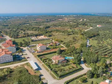 Poreč 5-Bedroom Villa with Pool and Garden