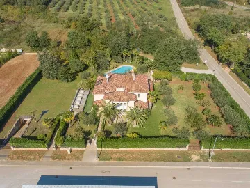 Poreč 5-Bedroom Villa with Pool and Garden