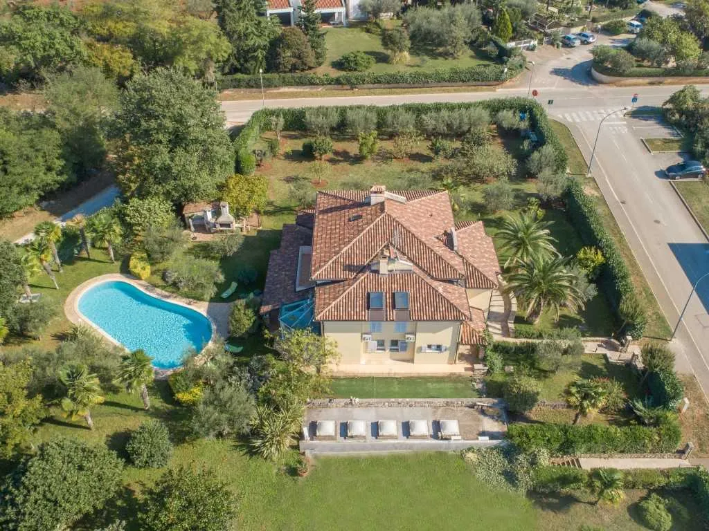 Poreč 5-Bedroom Villa with Pool and Garden