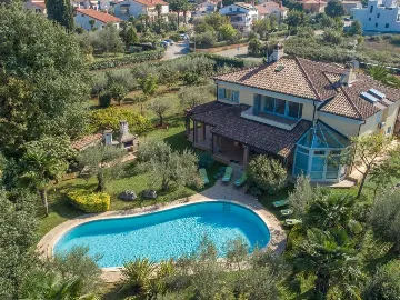 Poreč 5-Bedroom Villa with Pool and Garden