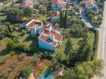 Poreč 5-Bedroom Villa with Pool and Garden
