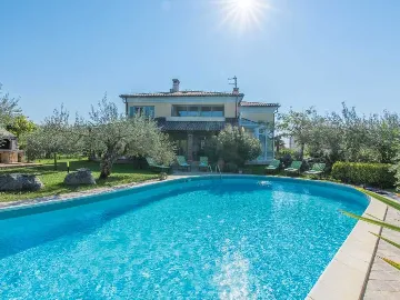 Poreč 5-Bedroom Villa with Pool and Garden
