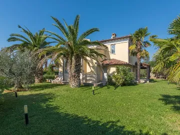 Poreč 5-Bedroom Villa with Pool and Garden