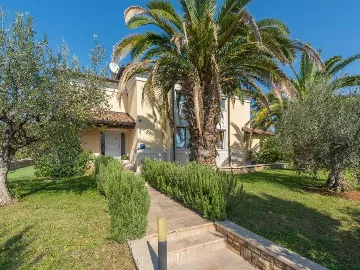 Poreč 5-Bedroom Villa with Pool and Garden