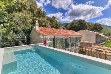 Villa with Pool in Grizane for up to 8 Guests