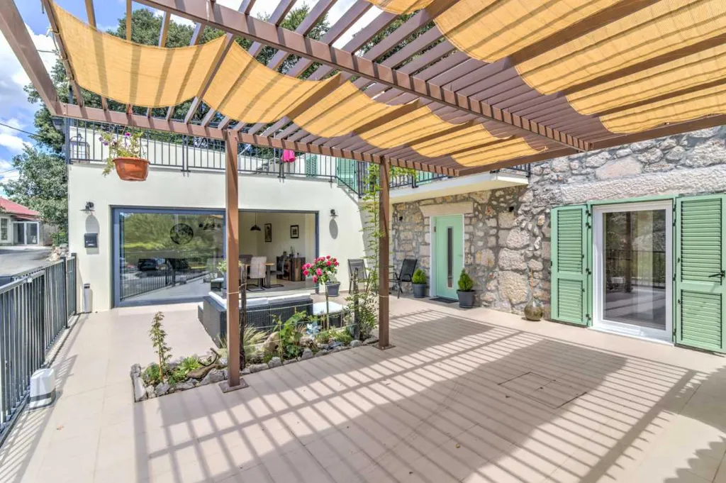 Villa with Pool in Grizane for up to 8 Guests