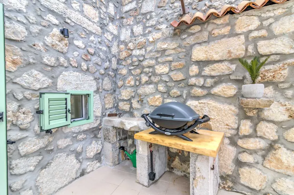 Villa with Pool in Grizane for up to 8 Guests
