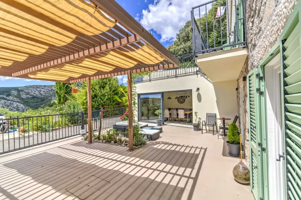 Villa with Pool in Grizane for up to 8 Guests