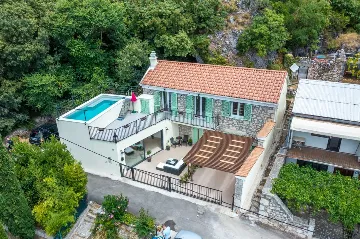 Villa with Pool in Grizane for up to 8 Guests