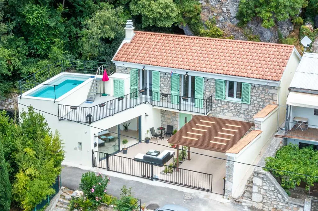 Villa with Pool in Grizane for up to 8 Guests