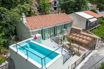 Villa with Pool in Grizane for up to 8 Guests