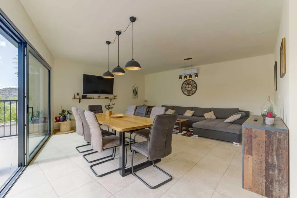 Villa with Pool in Grizane for up to 8 Guests