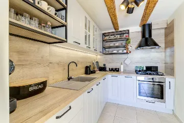 Villa with Pool in Grizane for up to 8 Guests