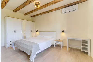 Villa with Pool in Grizane for up to 8 Guests