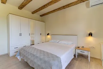 Villa with Pool in Grizane for up to 8 Guests