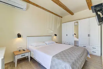 Villa with Pool in Grizane for up to 8 Guests