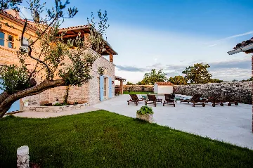 Rustic Stone Villa in Krmed for Up to 10 Guests