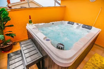 Banjole Villa for 10 Guests with Heated Pool