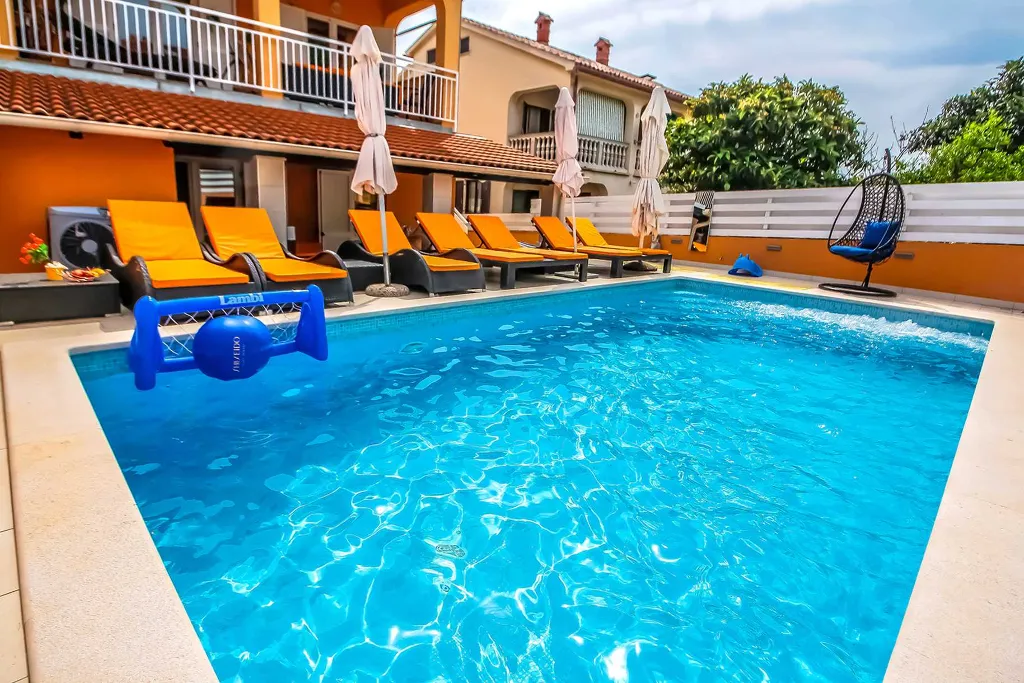 Banjole Villa for 10 Guests with Heated Pool