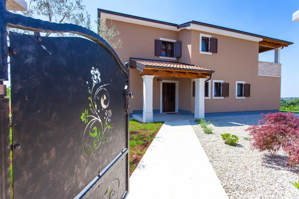 Jakovici Villa for 8 Guests with Pool & Jacuzzi