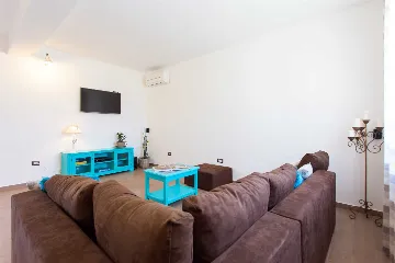 Jakovici Villa for 8 Guests with Pool & Jacuzzi