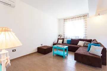 Jakovici Villa for 8 Guests with Pool & Jacuzzi