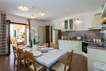 Jakovici Villa for 8 Guests with Pool & Jacuzzi