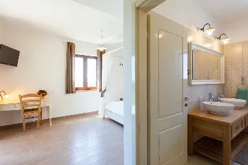 Jakovici Villa for 8 Guests with Pool & Jacuzzi