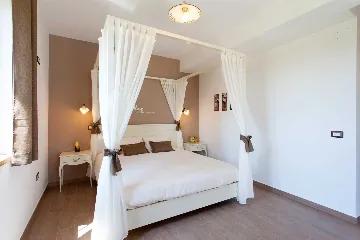 Jakovici Villa for 8 Guests with Pool & Jacuzzi