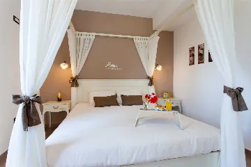 Jakovici Villa for 8 Guests with Pool & Jacuzzi