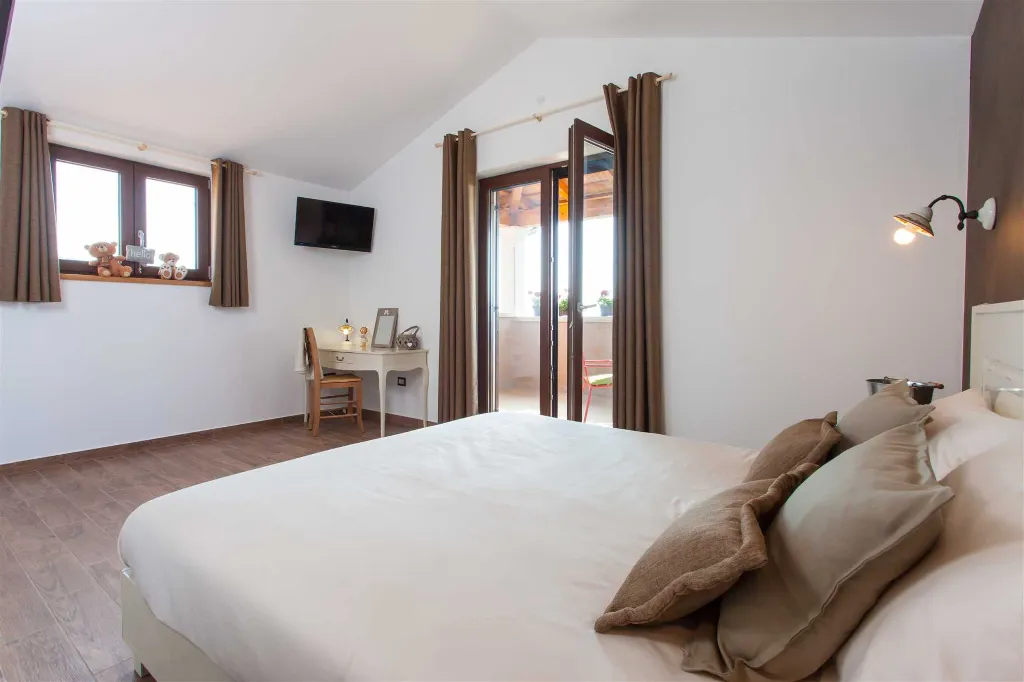 Jakovici Villa for 8 Guests with Pool & Jacuzzi