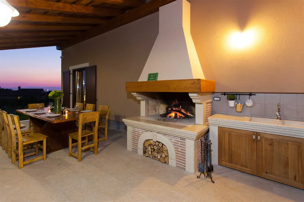 Jakovici Villa for 8 Guests with Pool & Jacuzzi