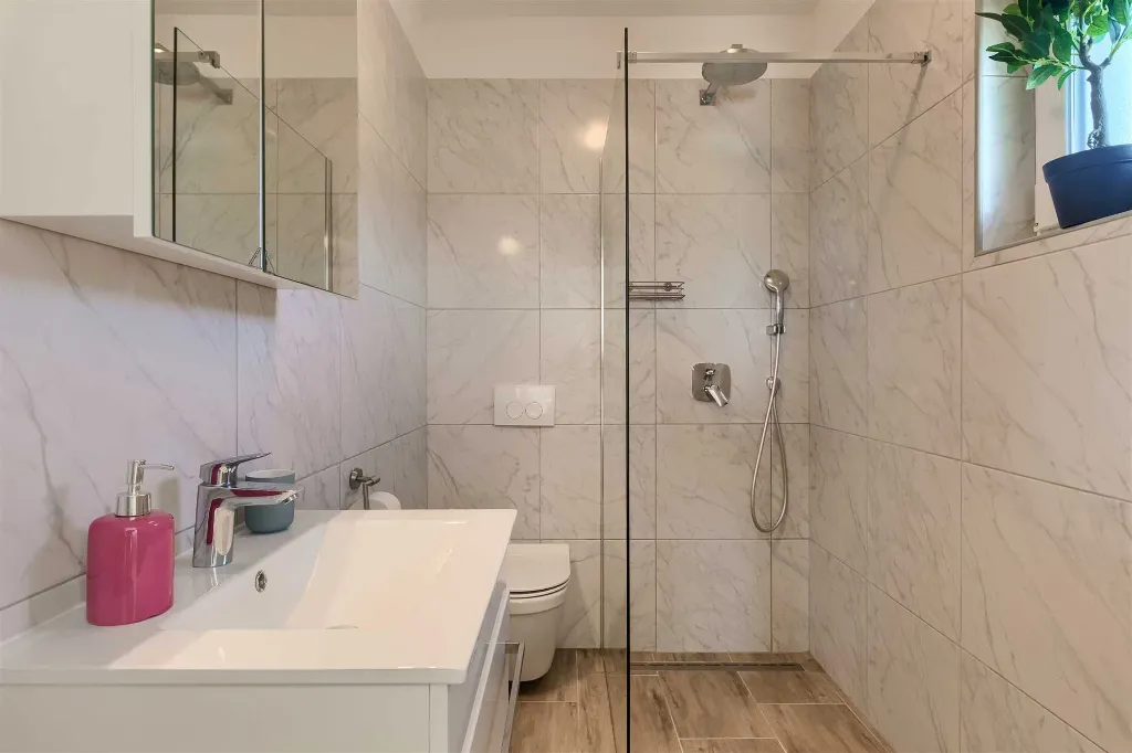 Modern Villa with Private Pool and Sea Views in Peruški