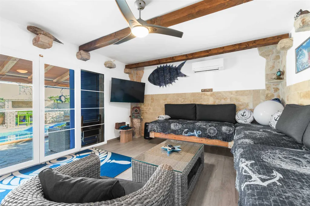 4-Bedroom Villa with Pool and Terrace in Novi Vinodolski