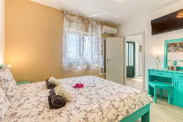 4-Bedroom Villa with Pool and Sea Views in Hreljin