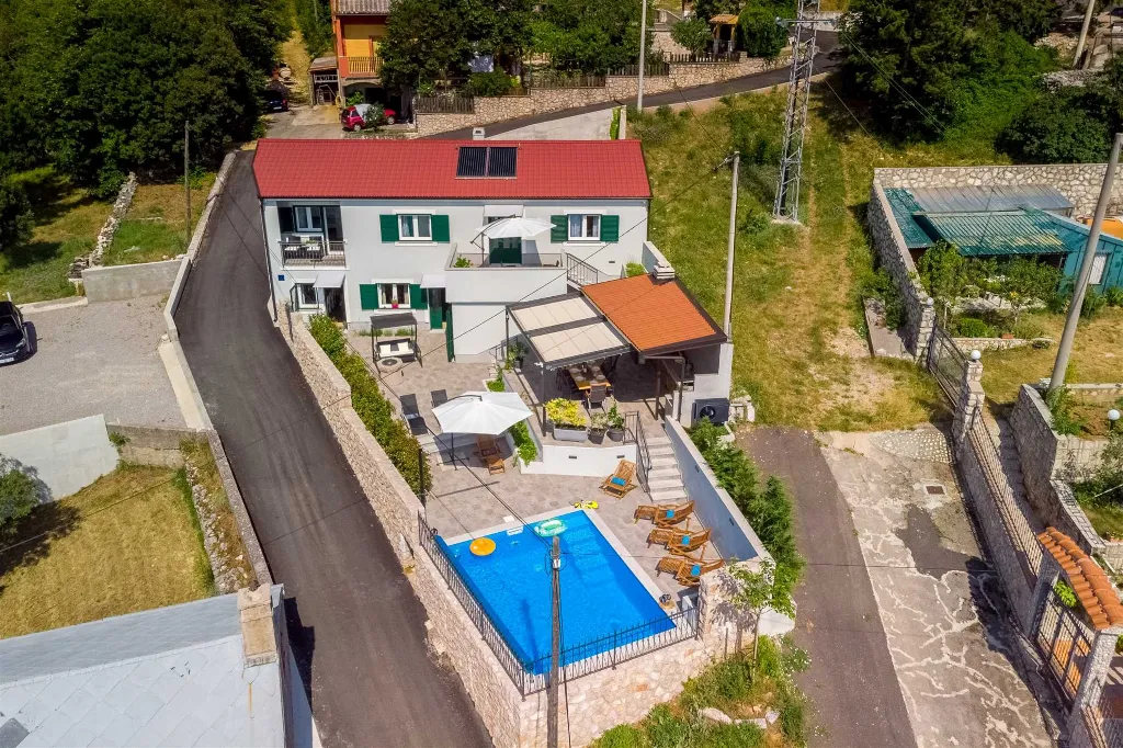 4-Bedroom Villa with Pool and Sea Views in Hreljin