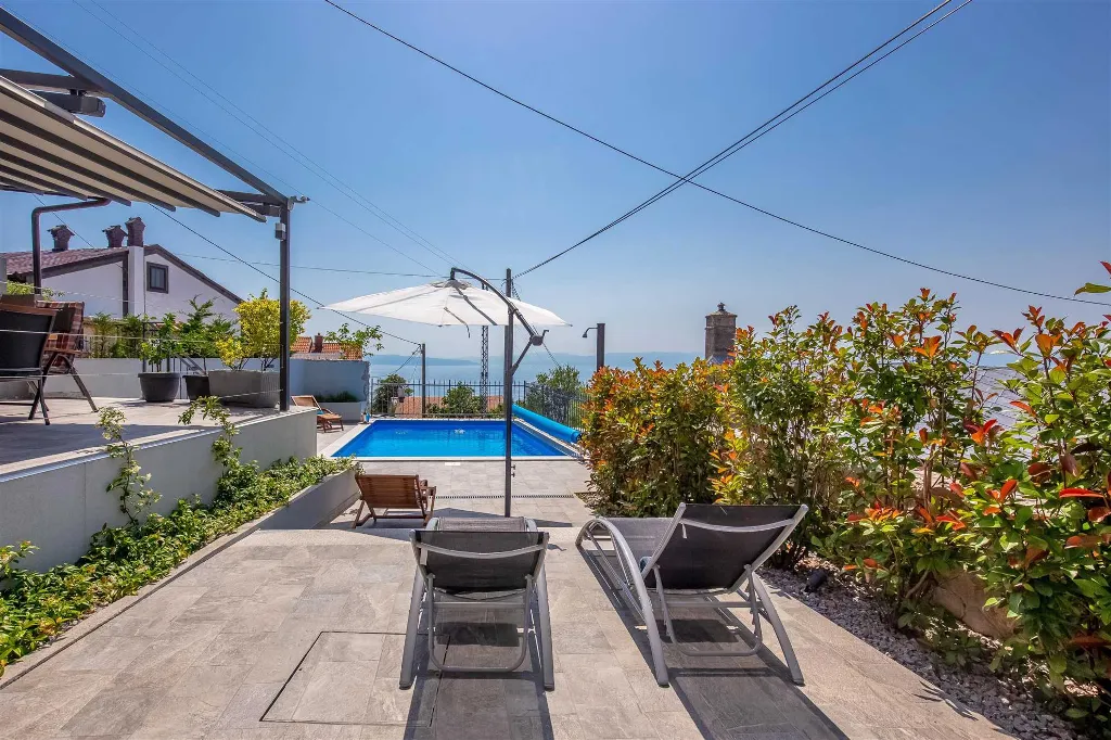 4-Bedroom Villa with Pool and Sea Views in Hreljin