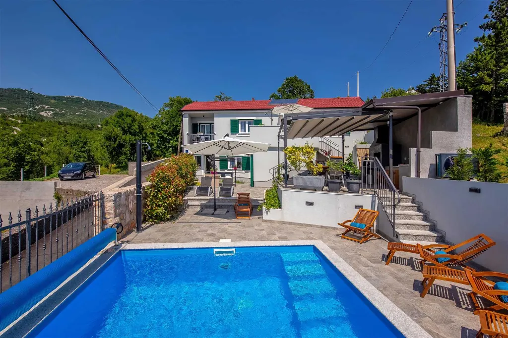 4-Bedroom Villa with Pool and Sea Views in Hreljin