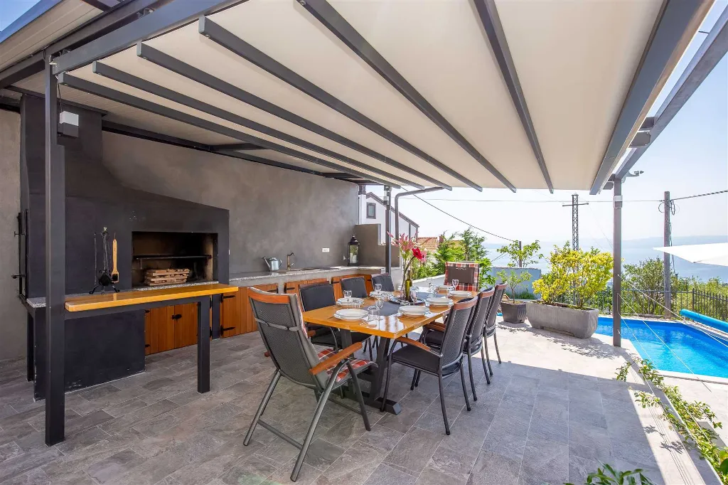 4-Bedroom Villa with Pool and Sea Views in Hreljin