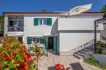 4-Bedroom Villa with Pool and Sea Views in Hreljin