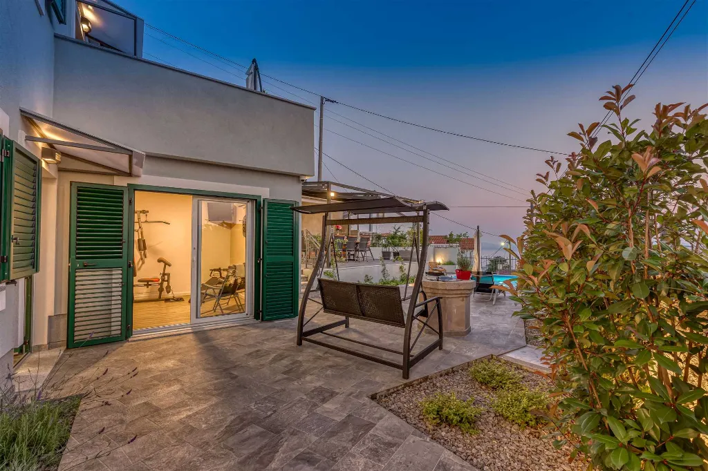 4-Bedroom Villa with Pool and Sea Views in Hreljin