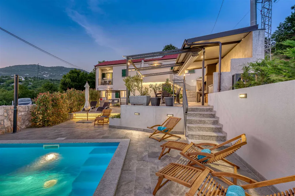4-Bedroom Villa with Pool and Sea Views in Hreljin