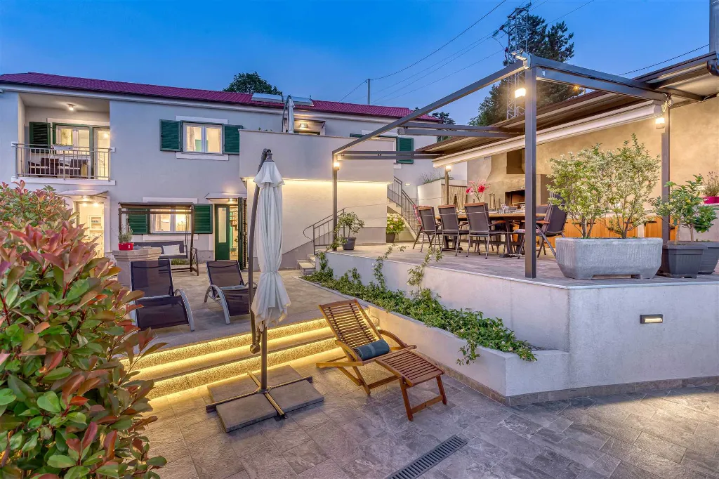 4-Bedroom Villa with Pool and Sea Views in Hreljin