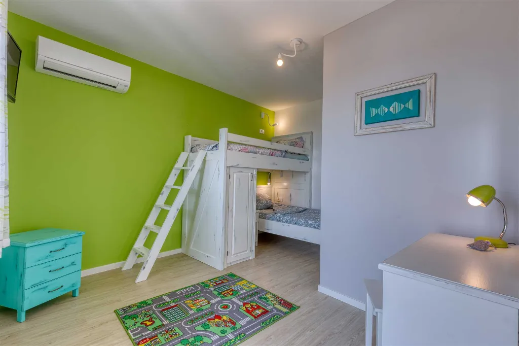 4-Bedroom Villa with Pool and Sea Views in Hreljin