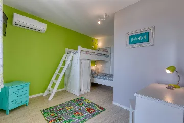 4-Bedroom Villa with Pool and Sea Views in Hreljin