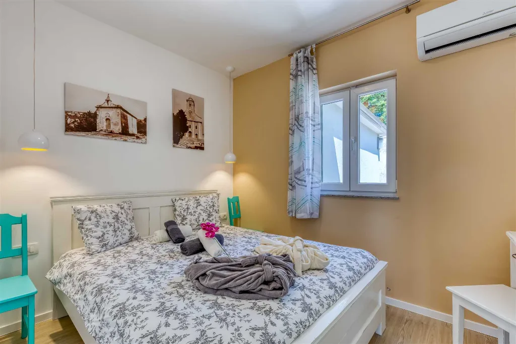4-Bedroom Villa with Pool and Sea Views in Hreljin