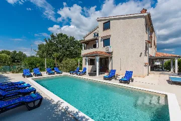 Porec Villa with Pool & Space for 16