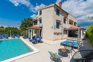 Porec Villa with Pool & Space for 16