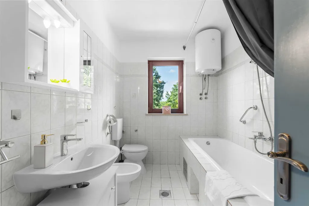Porec Villa with Pool & Space for 16