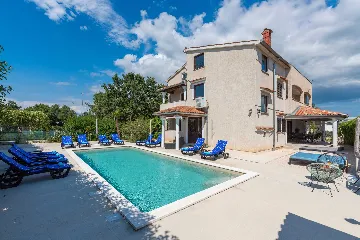 Porec Villa with Pool & Space for 16